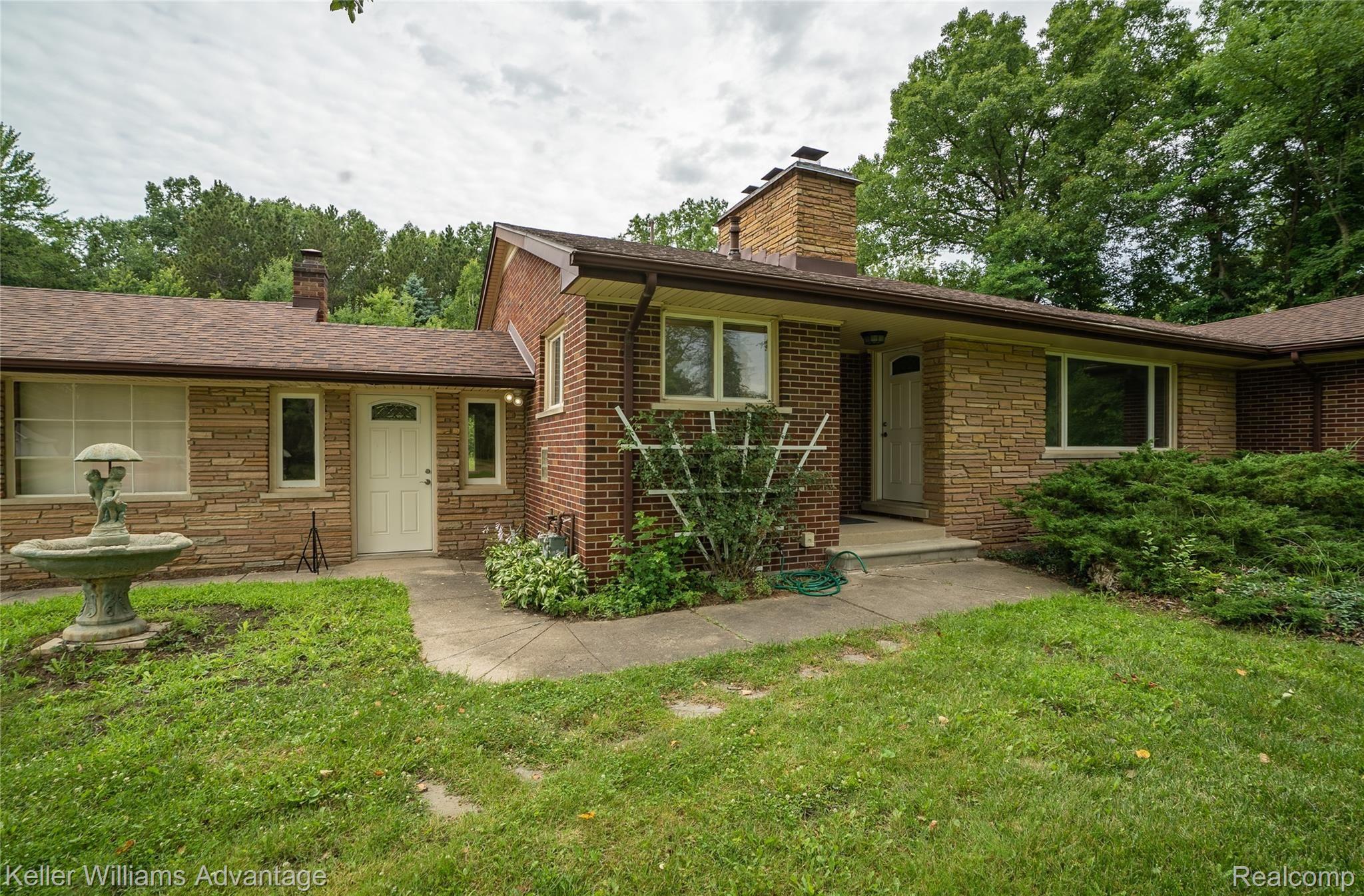 30862 West Road New Boston, MI 48164 - Photo 27 of 33 WestRd_30862_Fronthouse1.jpg