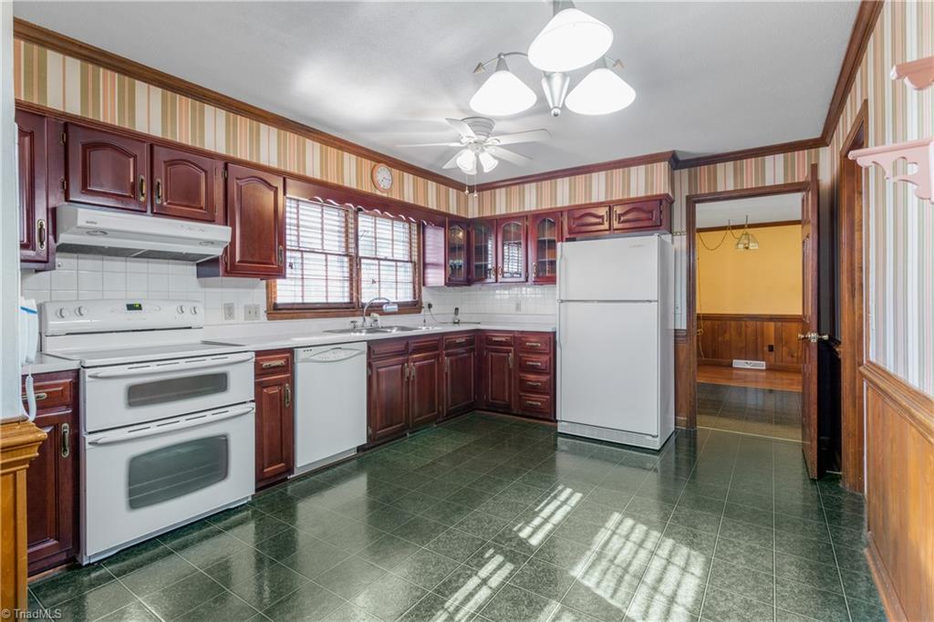 1614 Bolingbroke Road High Point, NC 27265 - Photo 9 of 31 Gallery Image 9