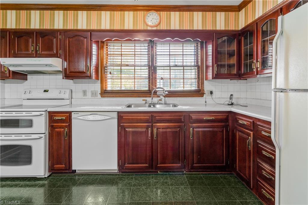 1614 Bolingbroke Road High Point, NC 27265 - Photo 10 of 31 Gallery Image 10