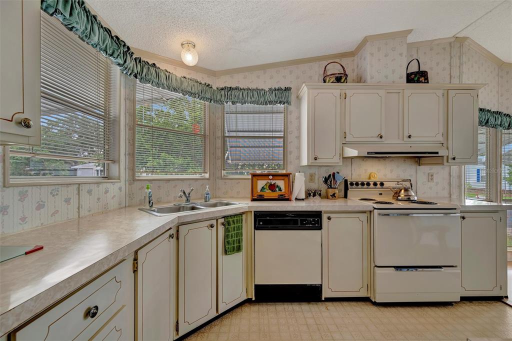 106 North St George Circle Apollo Beach, FL 33572 - Photo 5 of 45