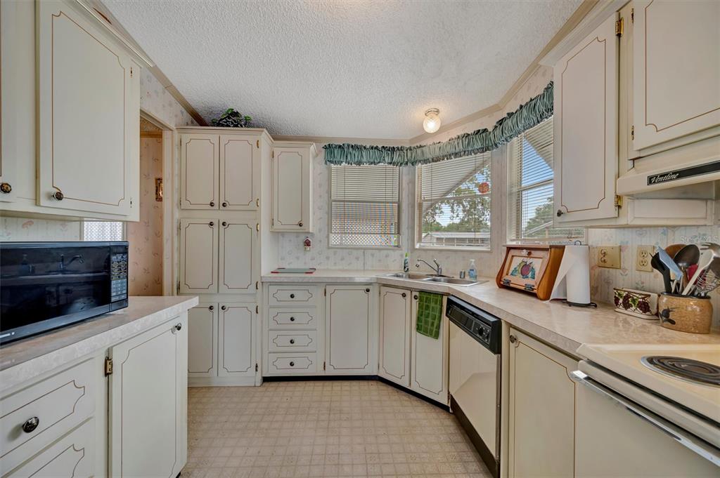 106 North St George Circle Apollo Beach, FL 33572 - Photo 7 of 45