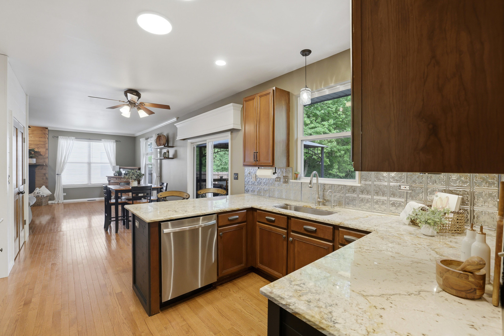 400 Willow Road Lakemoor, IL 60051 - Photo 14 of 59