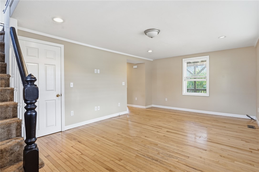 464 Nausauket Road Warwick, RI 02886 - Photo 6 of 49 Gallery Image 6