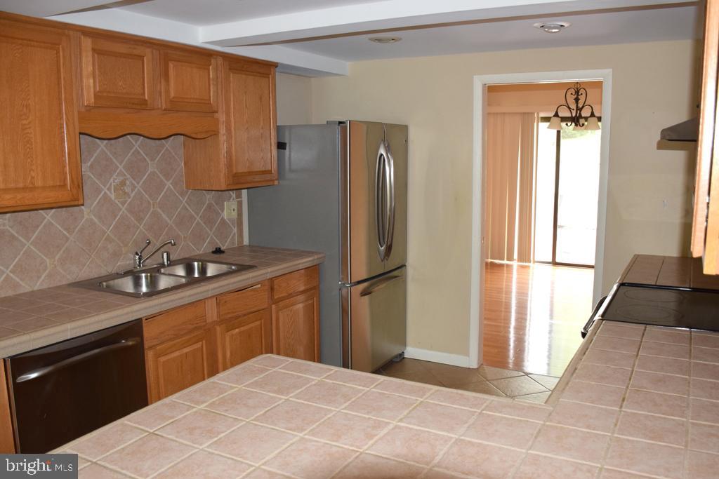 4446 Roland Springs Drive Baltimore, MD 21210 - Photo 8 of 29