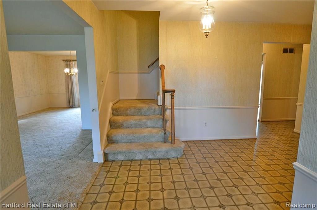 36257 Congress Road Farmington Hills, MI 48335 - Photo 3 of 19