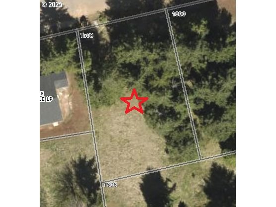 Hiland Ranch Drive, Unit 1500 Oakridge, OR 97463 - Photo 3 of 4 a bathroom with a shower