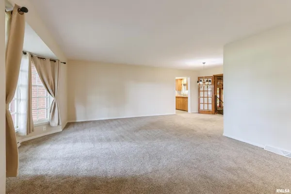 $199,900 | 1136 Bobetta Court, Clinton, IA 52732