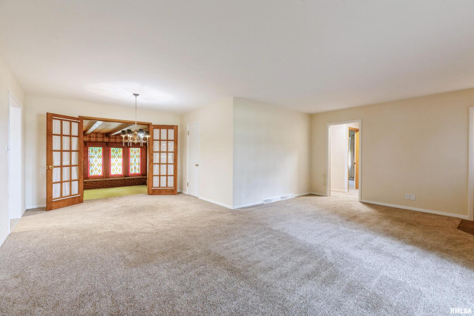 1136 Bobetta Court Clinton, IA 52732 - Photo 7 of 28