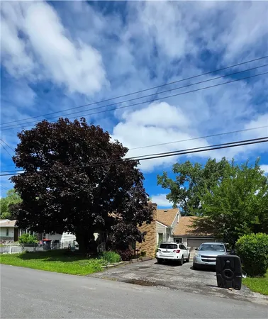 $230,000 | 136 Teakwood Drive, Irondequoit, NY 14609