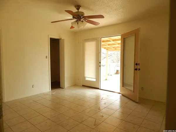 $1,295 | 923 Eikel Street, New Braunfels, TX 78130