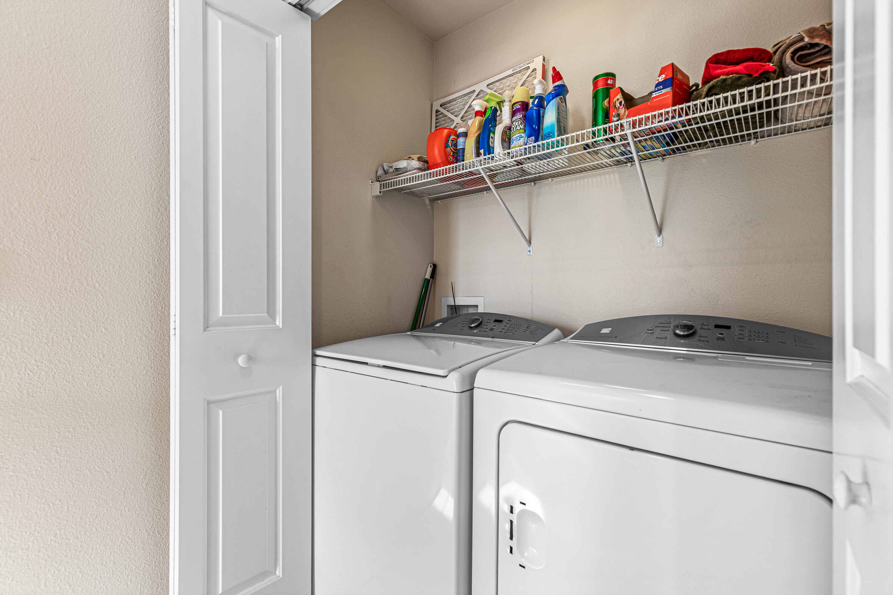 155 Casey Way Central Point, OR 97502 - Photo 15 of 22 15-Laundry Closet
