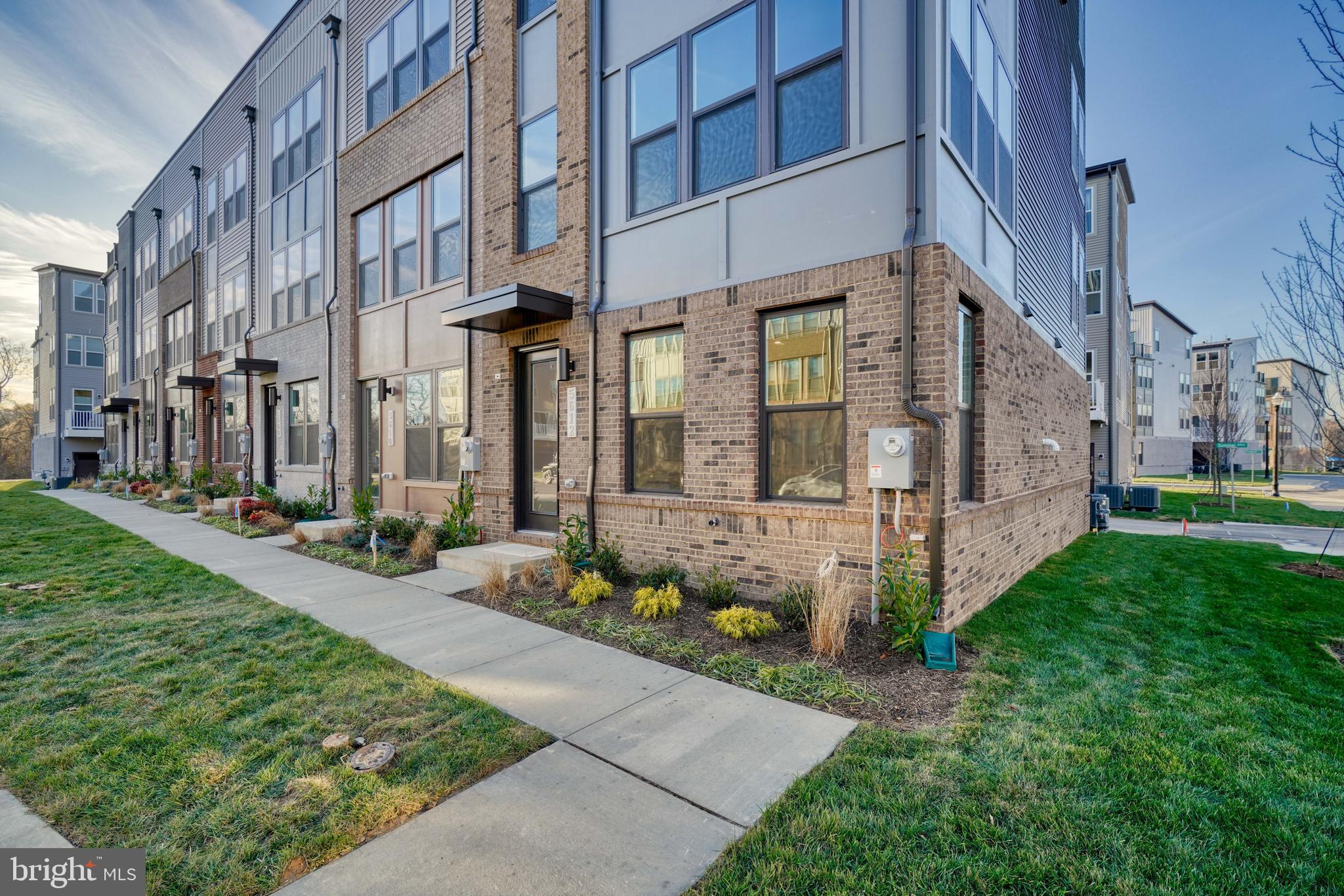 5612 Alpha Ridge Avenue Hyattsville, MD 20782 - Photo 2 of 70 a view of a building with many windows
