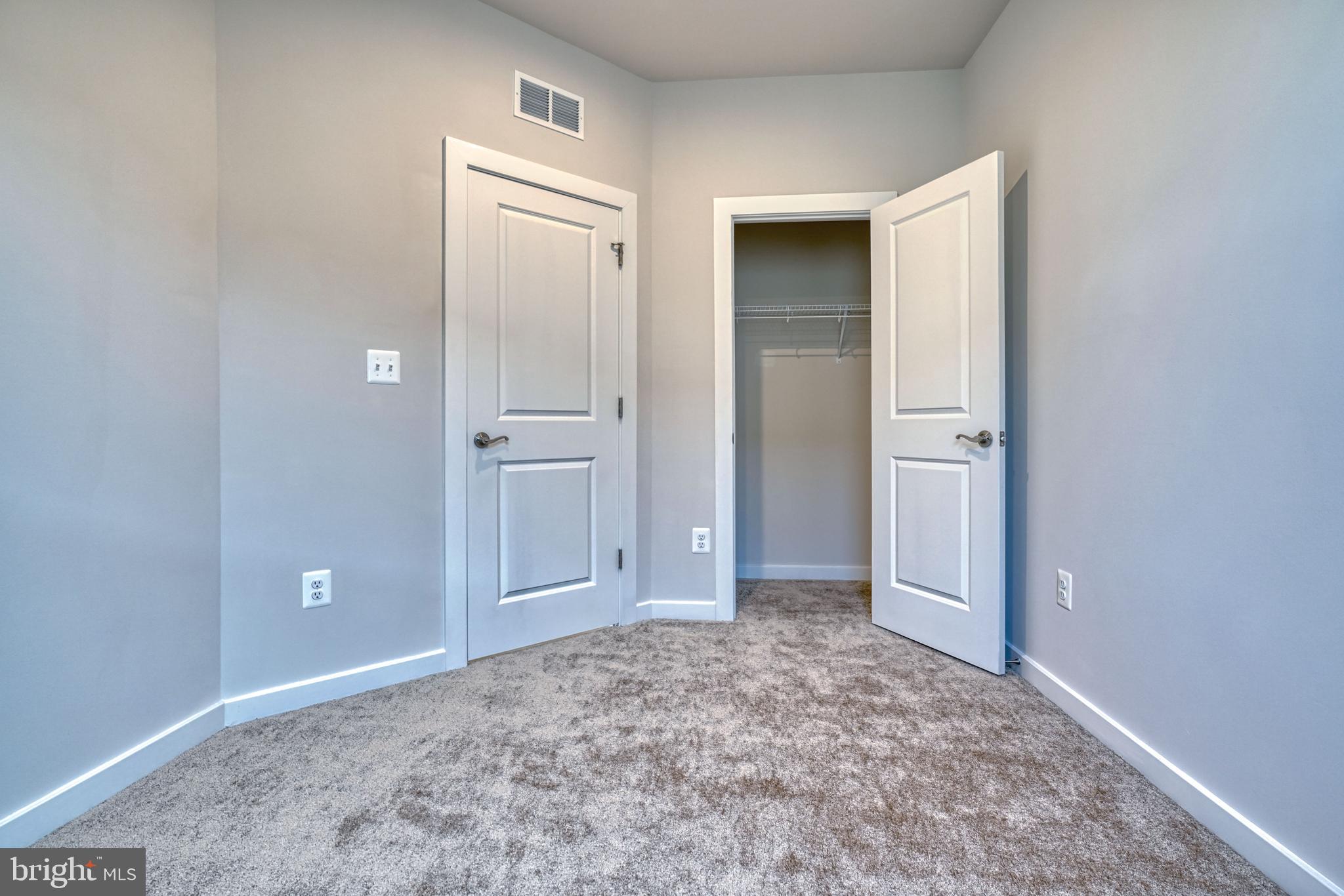 5612 Alpha Ridge Avenue Hyattsville, MD 20782 - Photo 37 of 70 an empty room with closet area and mirrors