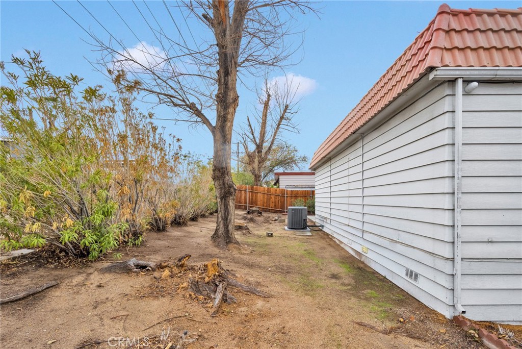 2494 Main Street Barstow, CA 92311 - Photo 30 of 36 a view of a back yard of the house