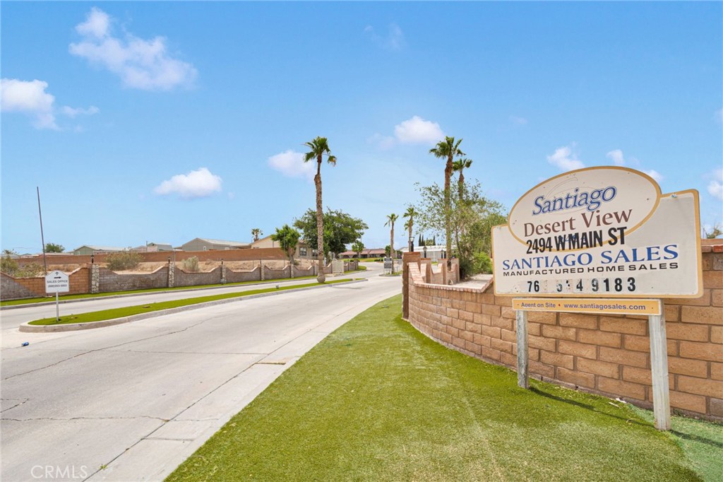 2494 Main Street Barstow, CA 92311 - Photo 31 of 36 a view of a house with swimming pool and an outdoor space