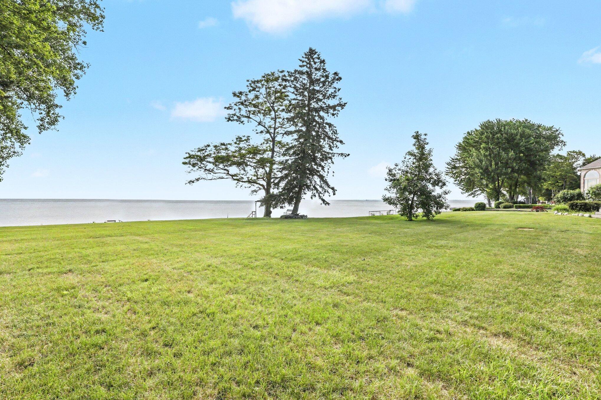 6458 Lakeshore Road Fort Gratiot, MI 48059 - Photo 27 of 36 027_file_8966