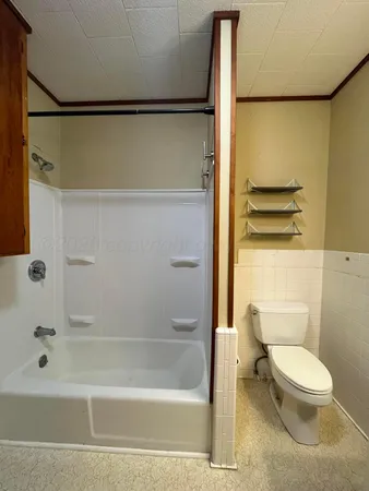 $180,000 | 300 Ave E Northwest, Childress, TX 79201