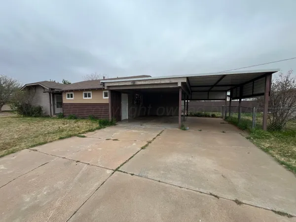 $180,000 | 300 Ave E Northwest, Childress, TX 79201