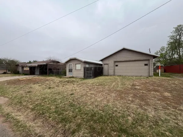 $180,000 | 300 Ave E Northwest, Childress, TX 79201