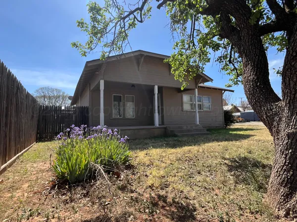 $180,000 | 300 Ave E Northwest, Childress, TX 79201
