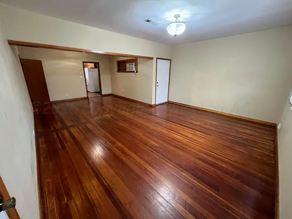 $180,000 | 300 Ave E Northwest, Childress, TX 79201