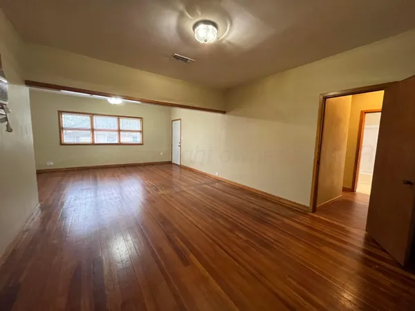 $180,000 | 300 Ave E Northwest, Childress, TX 79201