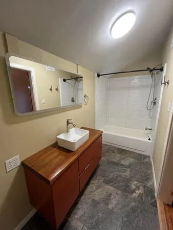$180,000 | 300 Ave E Northwest, Childress, TX 79201