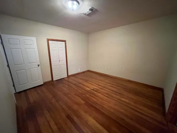 $180,000 | 300 Ave E Northwest, Childress, TX 79201