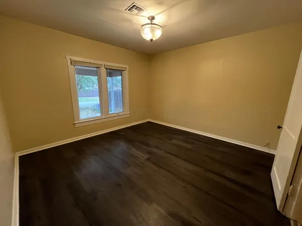 $180,000 | 300 Ave E Northwest, Childress, TX 79201