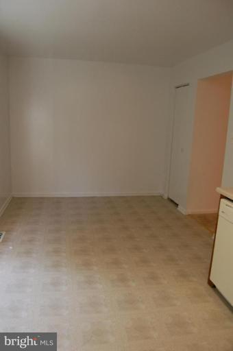 69 Kinsman View Circle Silver Spring, MD 20901 - Photo 5 of 12 a view of room