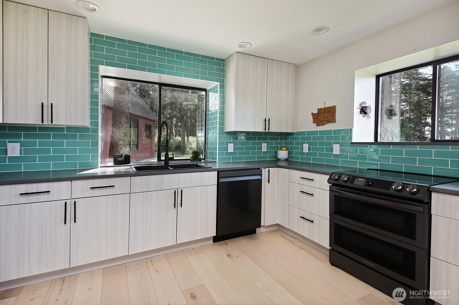 1261 Arnold Road Oak Harbor, WA 98277 - Photo 8 of 40 Gallery Image 8