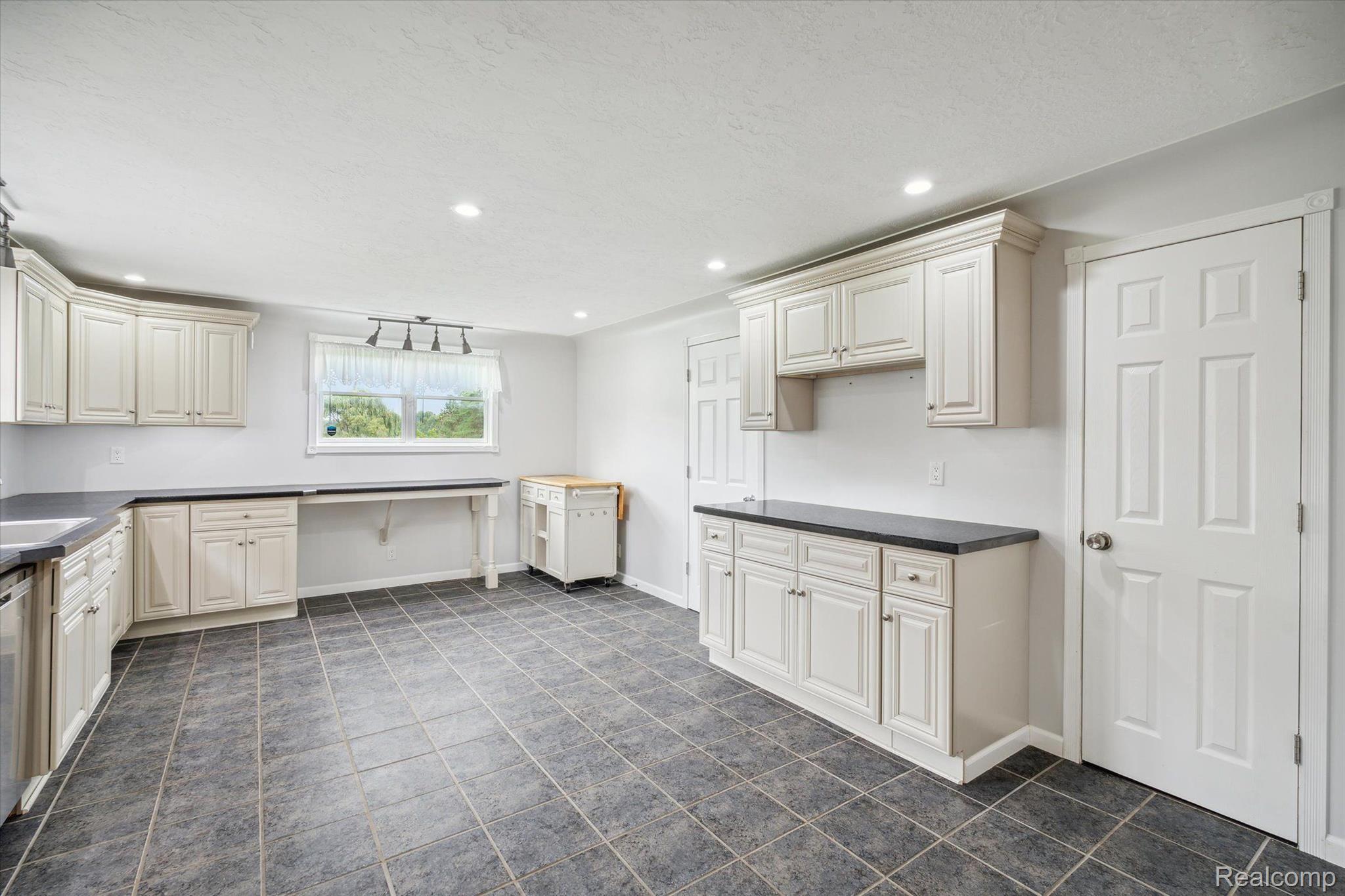 11431 Hegel Road Goodrich, MI 48438 - Photo 13 of 41 Gallery Image 13