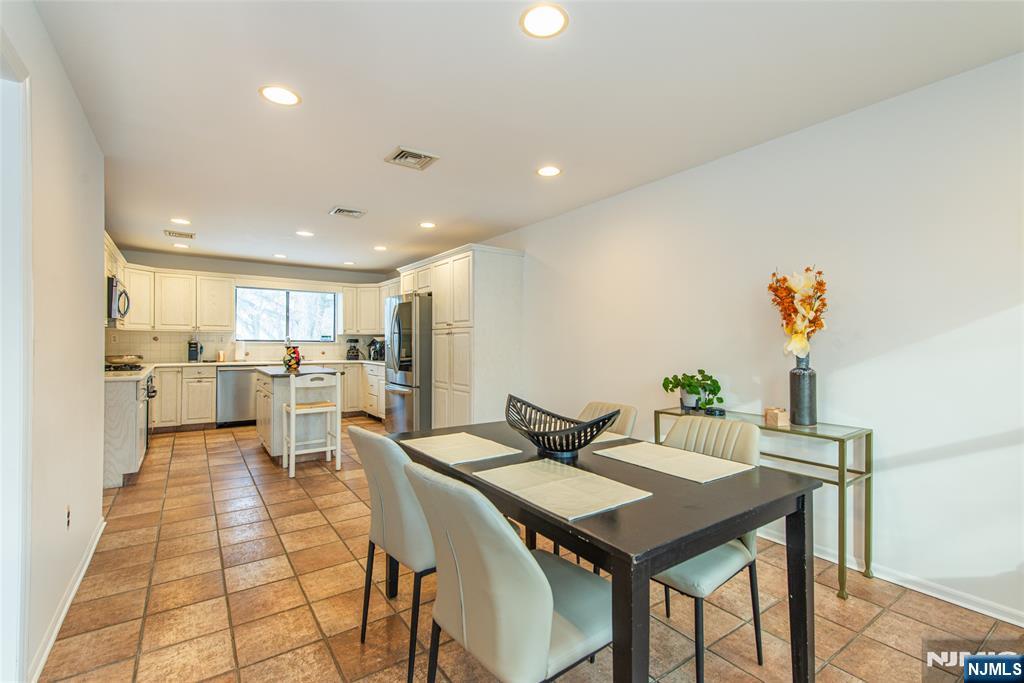 36 Yellow Brick Road Wayne, NJ 07470 - Photo 13 of 44