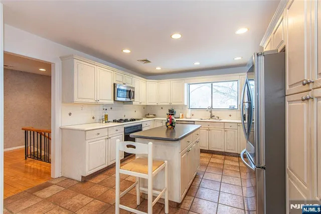 $999,000 | 36 Yellow Brick Road, Wayne, NJ 07470