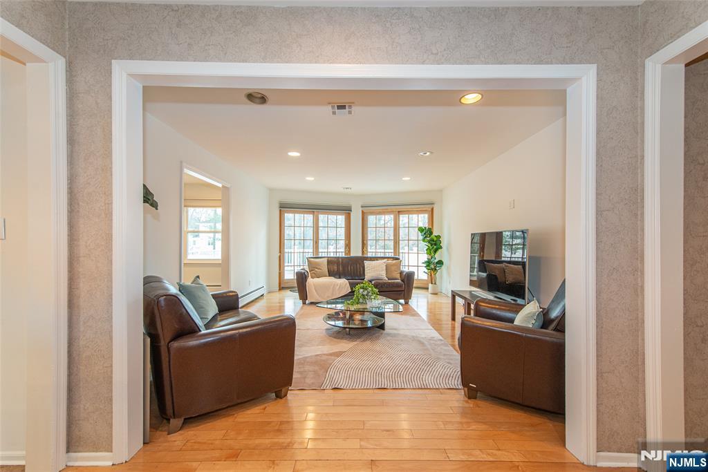 36 Yellow Brick Road Wayne, NJ 07470 - Photo 6 of 44