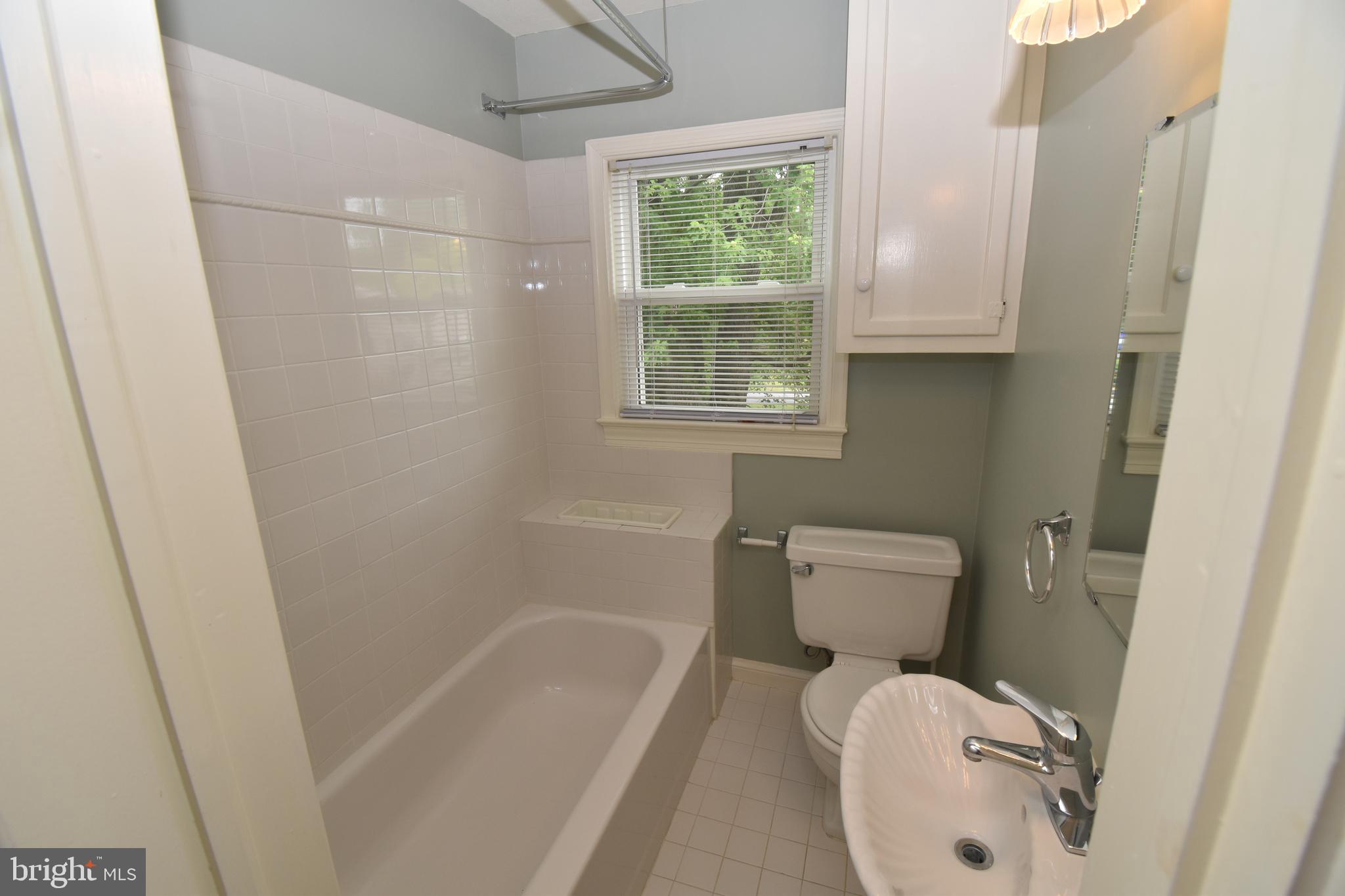 2901 Meadow View Road Falls Church, VA 22042 - Photo 19 of 43 Bathroom 2