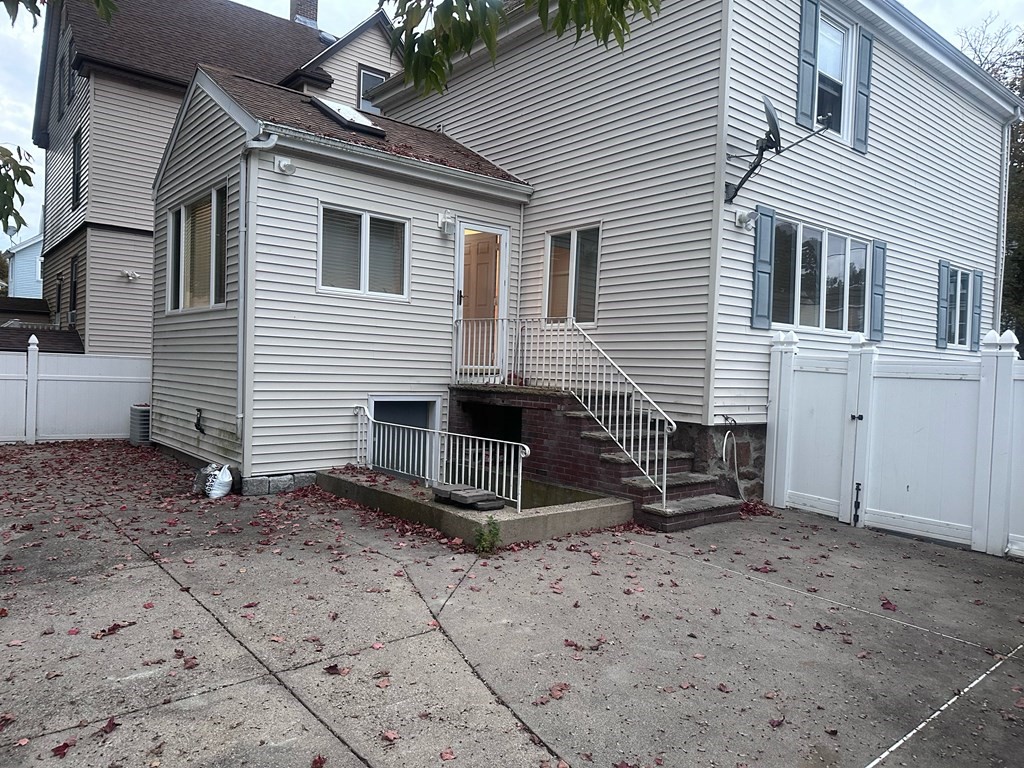 11 Jackson Street Saugus, MA 01906 - Photo 3 of 22