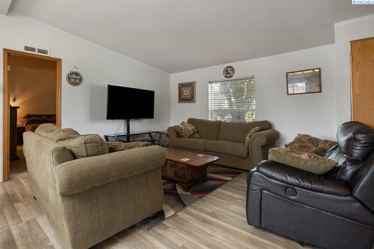 28707 South Finley Road Kennewick, WA 99337 - Photo 22 of 27 Gallery Image 22