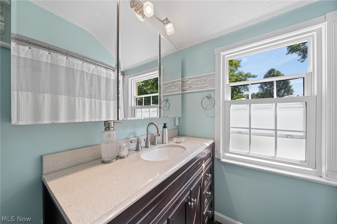 1019 Professor Road Cleveland, OH 44124 - Photo 25 of 35