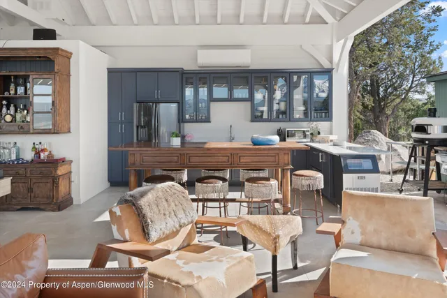 a view of a tennis court