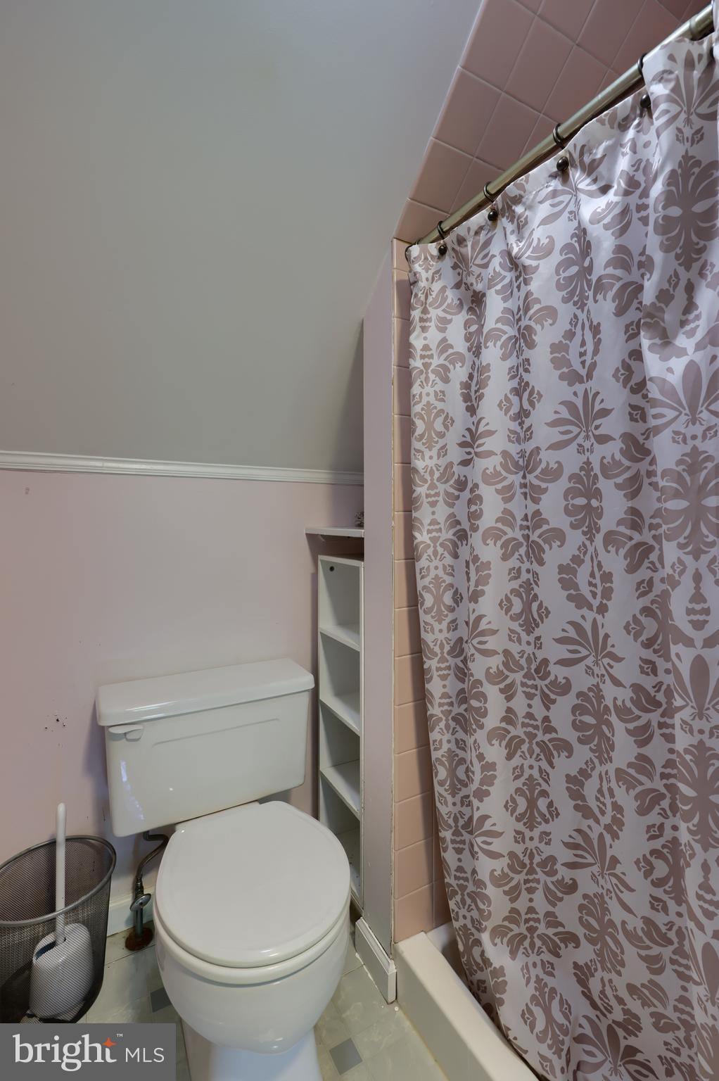 358 Delp Road Lancaster, PA 17601 - Photo 33 of 42 2nd Floor Bath
