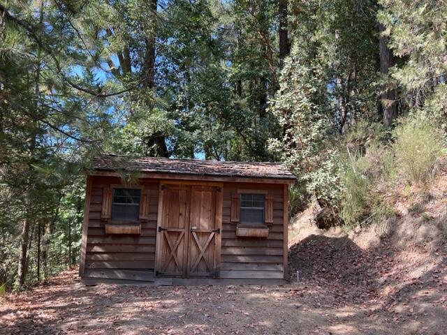 16486 Ford Road Rogue River, OR 97537 - Photo 23 of 31 Log shed