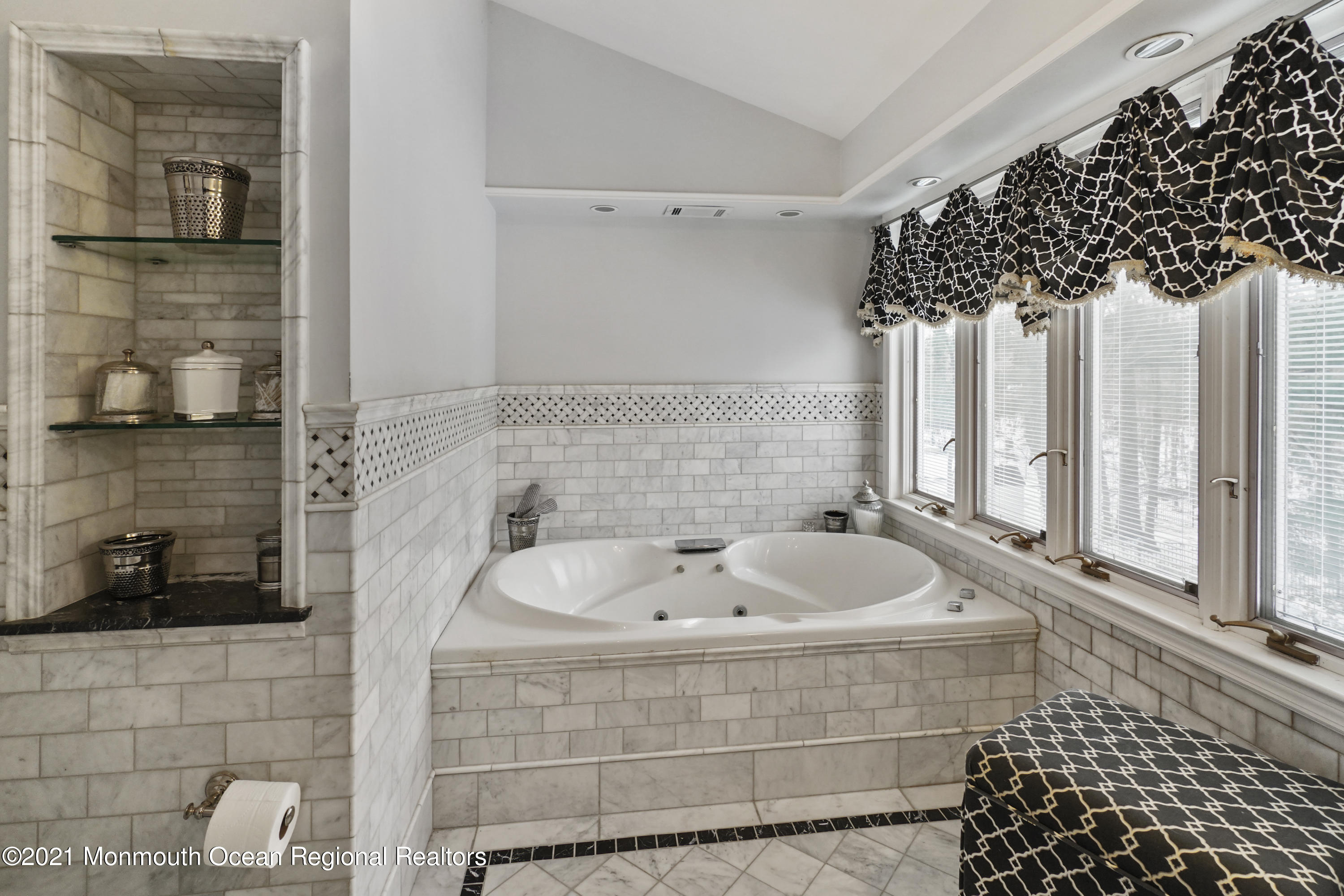 82 Lewis Point Road Fair Haven, NJ 07704 - Photo 23 of 35 LEWIS POINT masterbathtub
