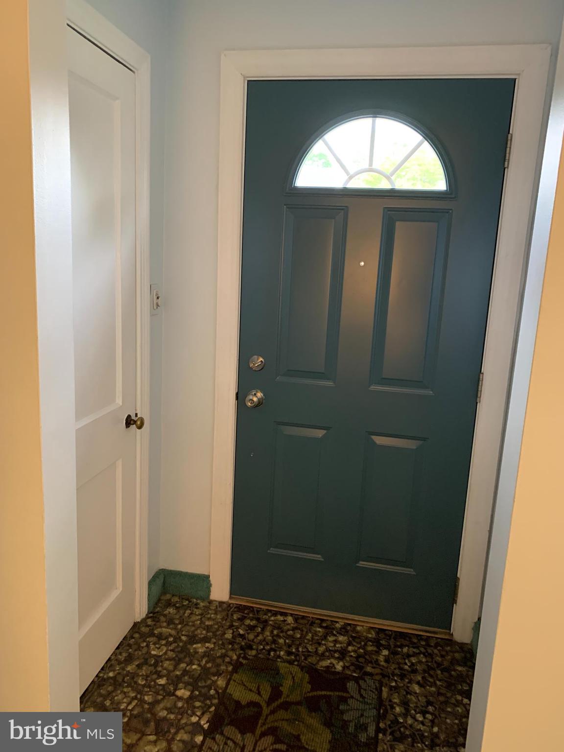 124 Rambling Way Springfield, PA 19064 - Photo 2 of 35 Entry Hall with closet