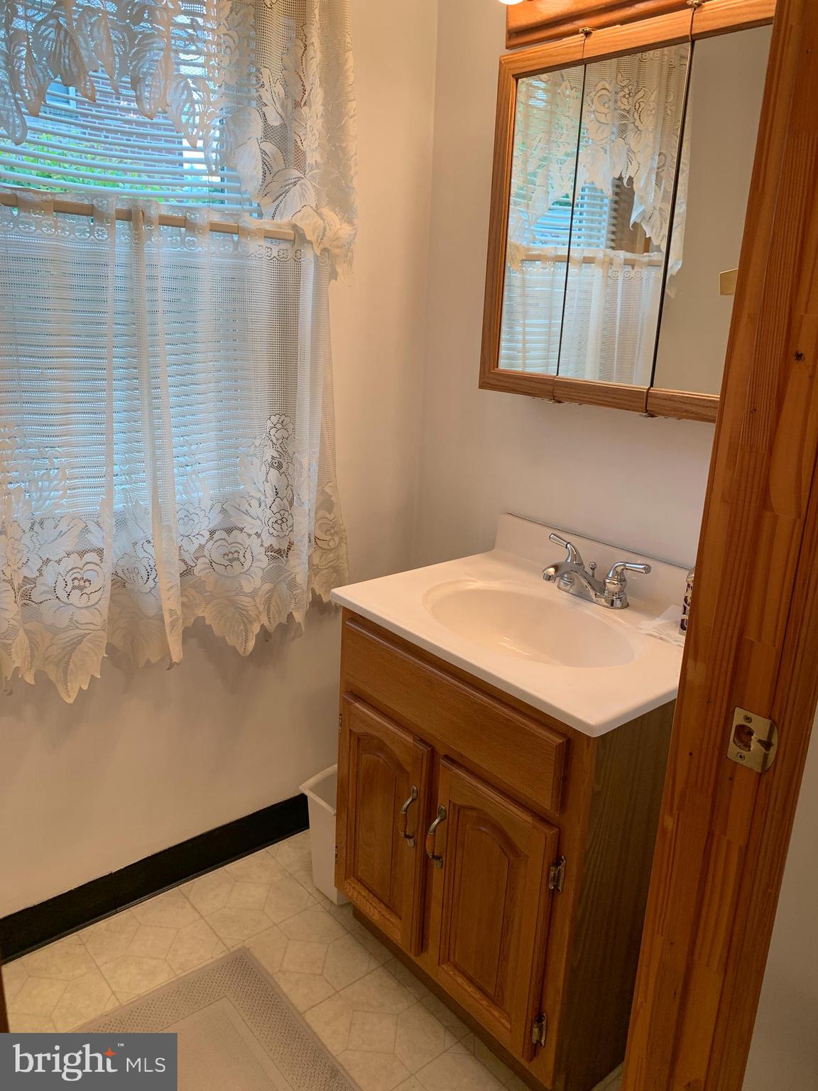 124 Rambling Way Springfield, PA 19064 - Photo 14 of 35 First Floor Powder Room