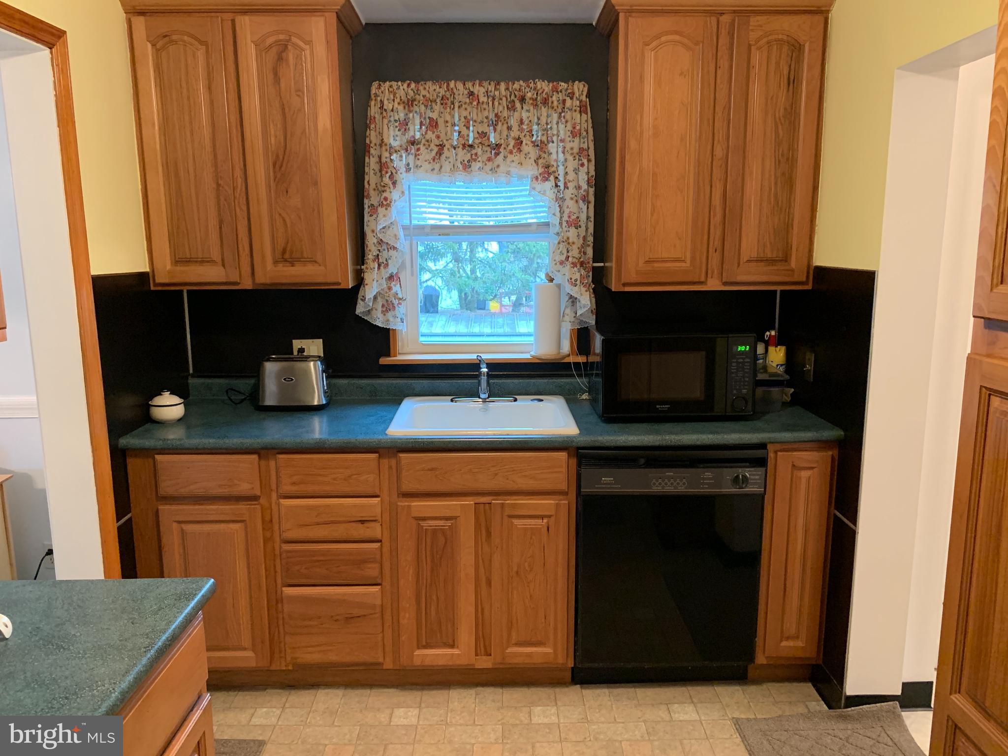 124 Rambling Way Springfield, PA 19064 - Photo 9 of 35 Kitchen