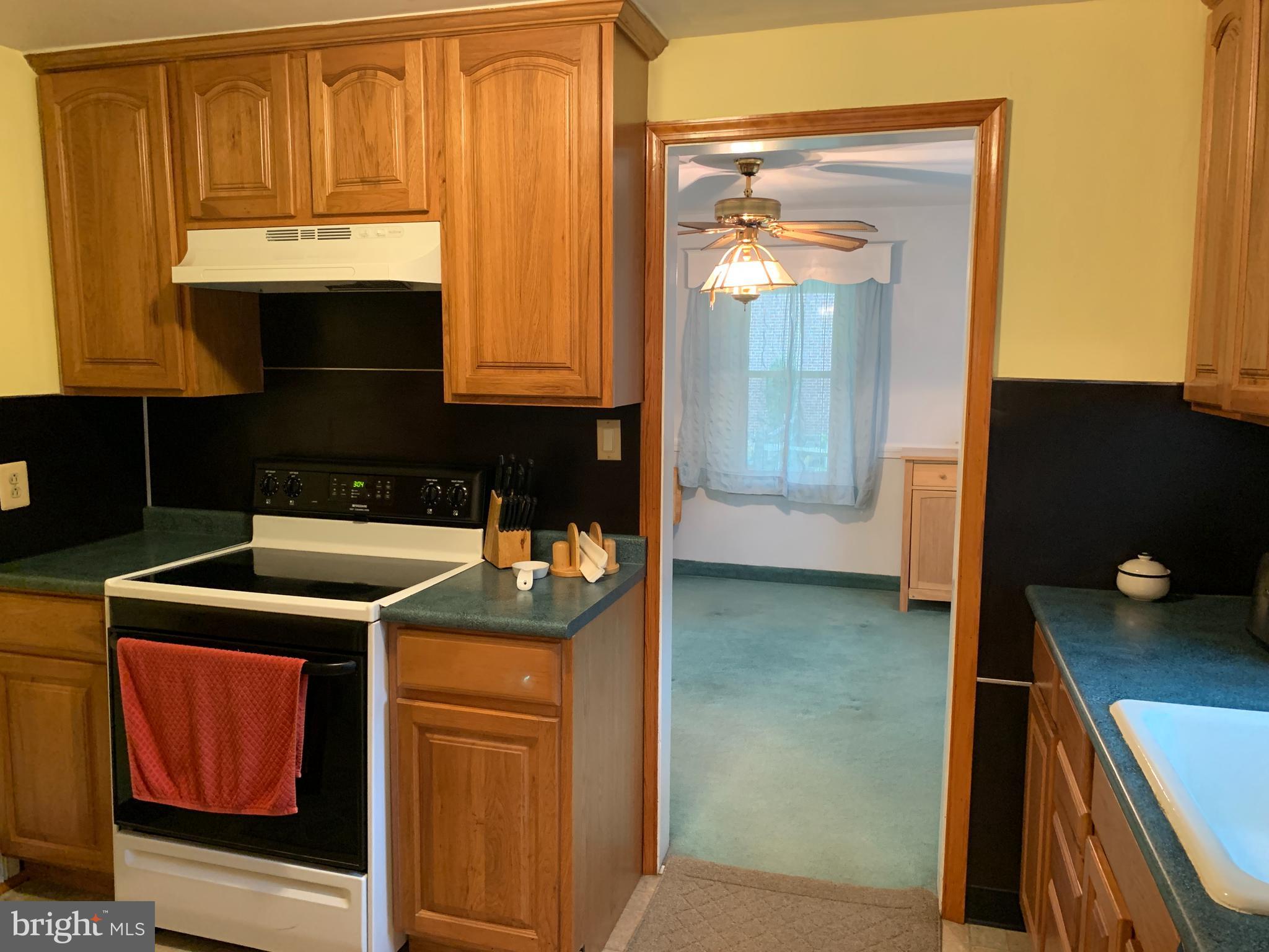 124 Rambling Way Springfield, PA 19064 - Photo 10 of 35 Kitchen