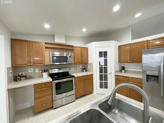 $699,999 | 4445 Blueberry Lane Northeast, Salem, OR 97305