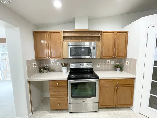 $699,999 | 4445 Blueberry Lane Northeast, Salem, OR 97305