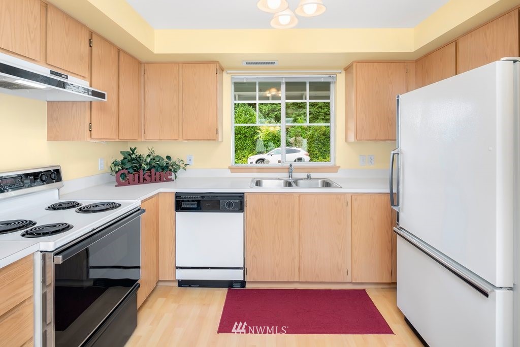10932 Southeast 170th Street Renton, WA 98055 - Photo 4 of 23 Gallery Image 4